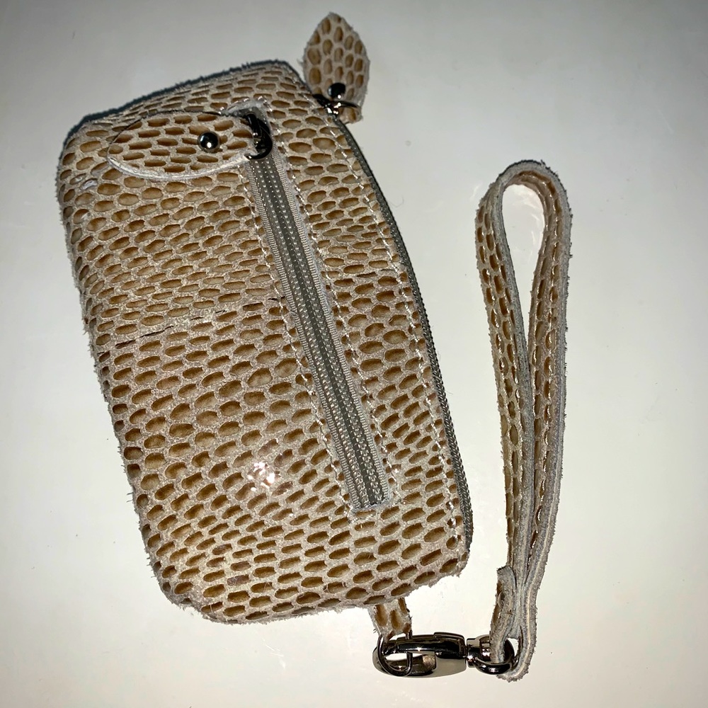Sorial New York: Beige Wristlet
